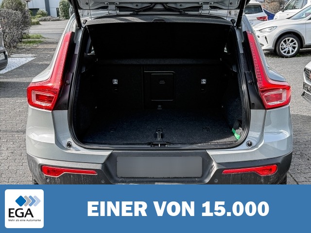 Volvo XC40 Plus Dark 2WD Digitales Cockpit Memory Sitze Soundsystem HarmanKardon LED S