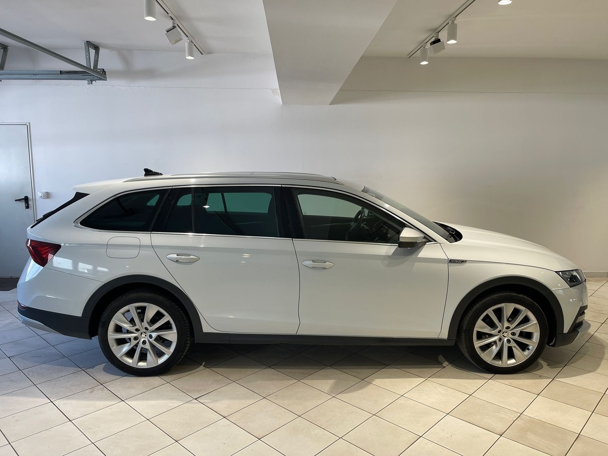 Skoda Octavia Combi Scout 2.0 TDI DSG 4x4