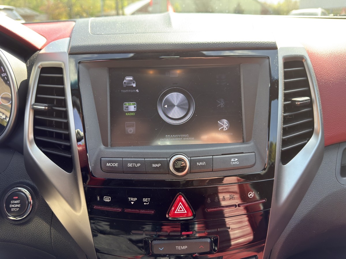 Ssangyong Tivoli Sapphire Red Rebel 1.6 P 6M/T 