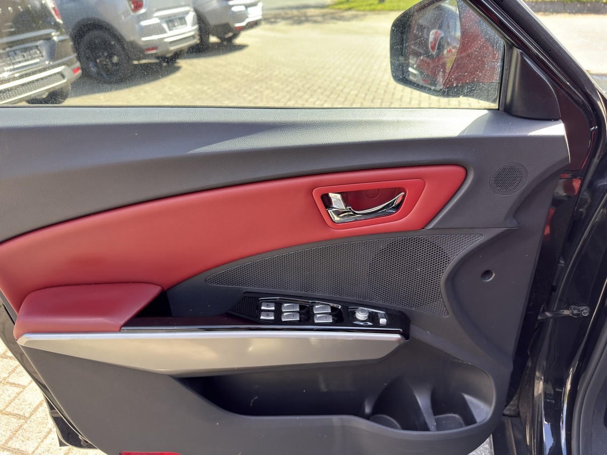 Ssangyong Tivoli Sapphire Red Rebel 1.6 P 6M/T 