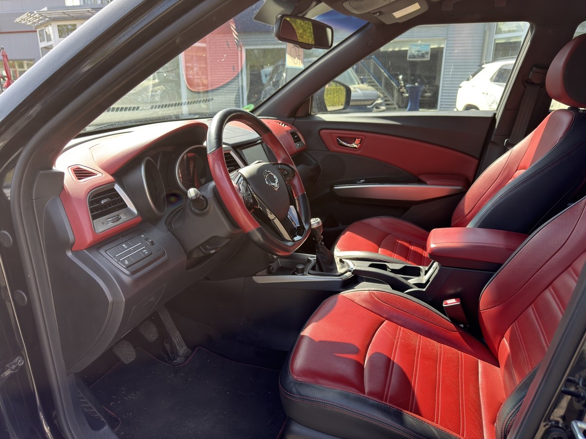 Ssangyong Tivoli Sapphire Red Rebel 1.6 P 6M/T 