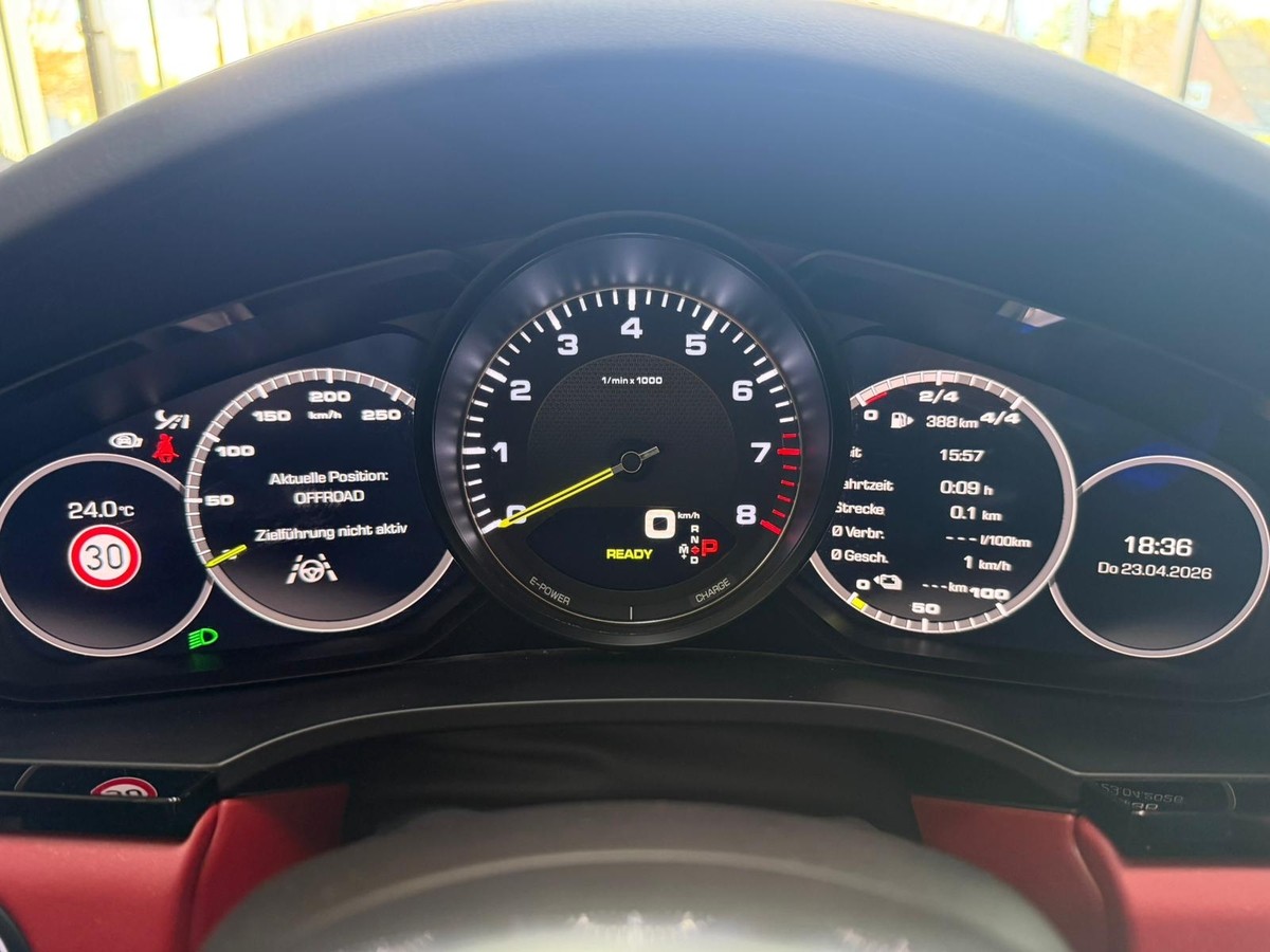Porsche Cayenne E-Hybrid Sport-Design Chrono Pano HUD ACC 18-Wege