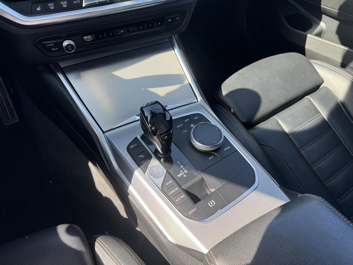 BMW 320 i A+M-SportPaket+LED+PDC+Suprhalte