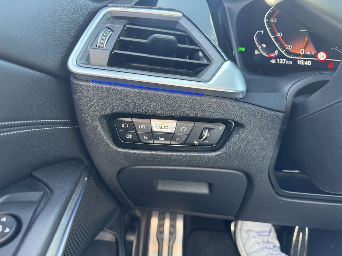 BMW 320 i A+M-SportPaket+LED+PDC+Suprhalte