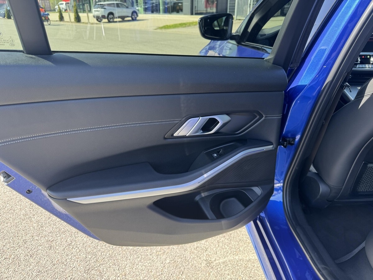 BMW 320 i A+M-SportPaket+LED+PDC+Suprhalte