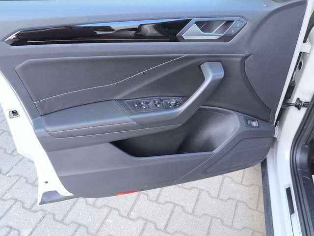 Volkswagen T-Roc 1.5 TSI DSG R-Line LED RFK PARK-ASSIST