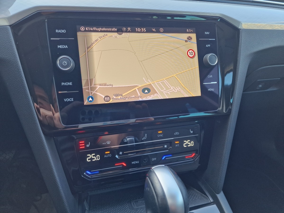 Volkswagen Passat Variant TSI DSG*AHK*Navi*LED*ACC*DAB*Sportsitze