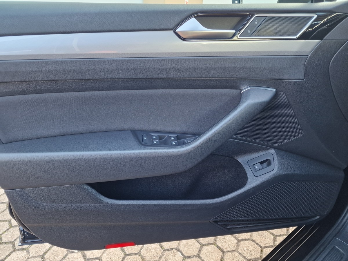 Volkswagen Passat Variant TSI DSG*AHK*Navi*LED*ACC*DAB*Sportsitze