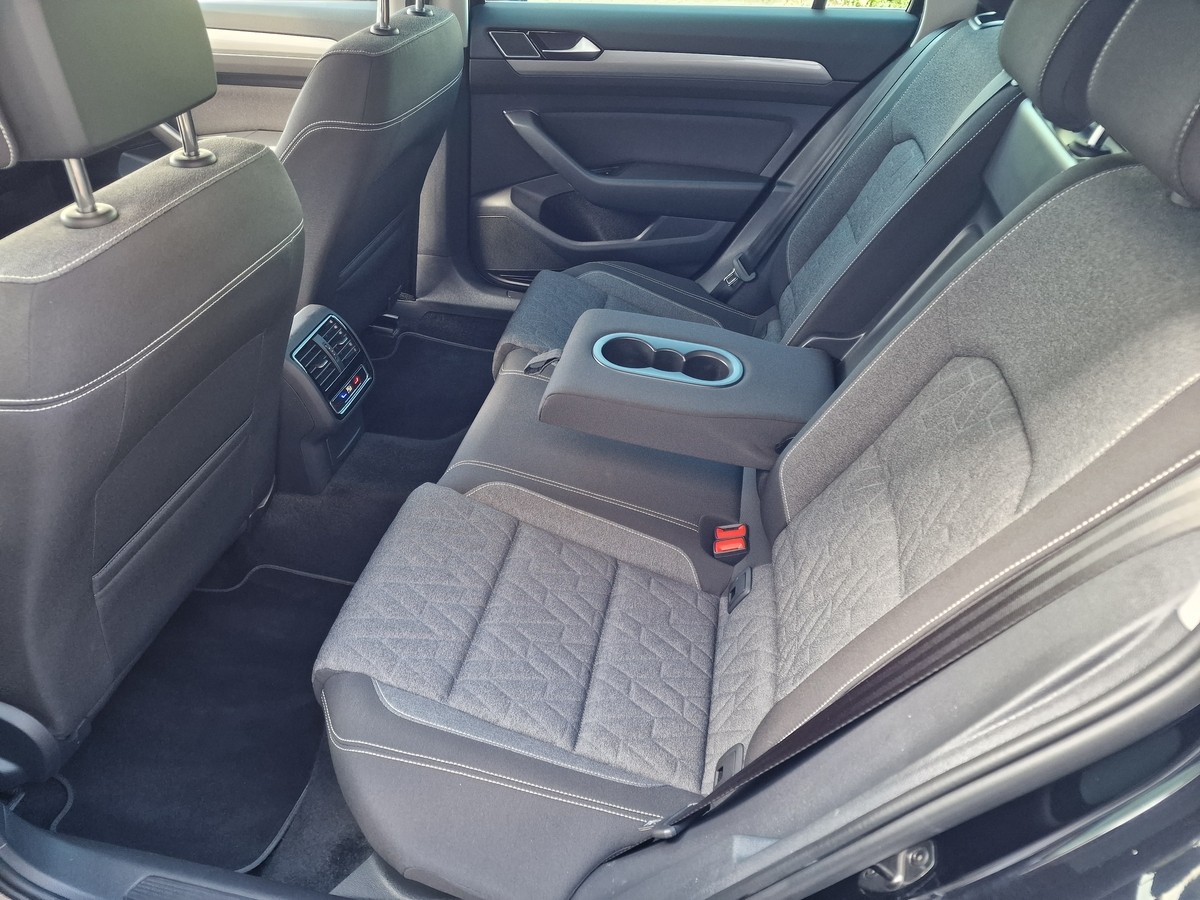 Volkswagen Passat Variant TSI DSG*AHK*Navi*LED*ACC*DAB*Sportsitze