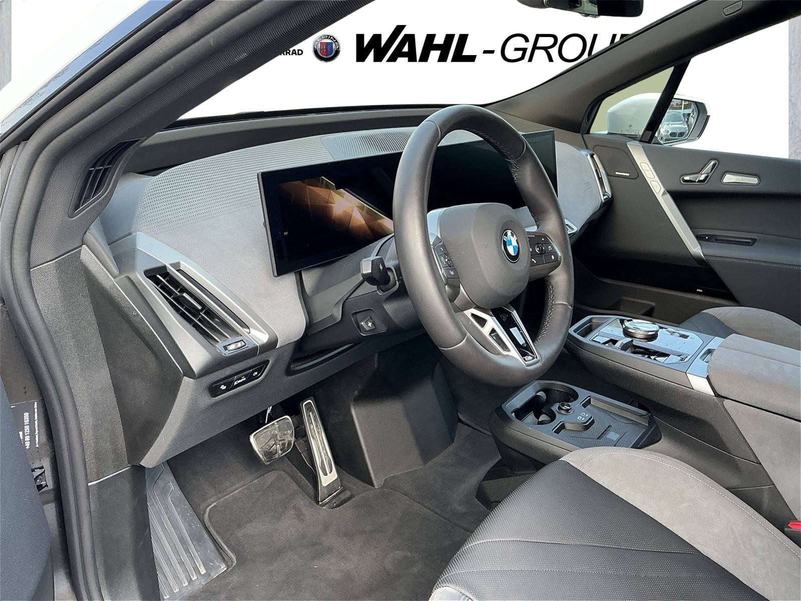 BMW iX M Sport Pro AHK Panorama IconicGlow Innovation