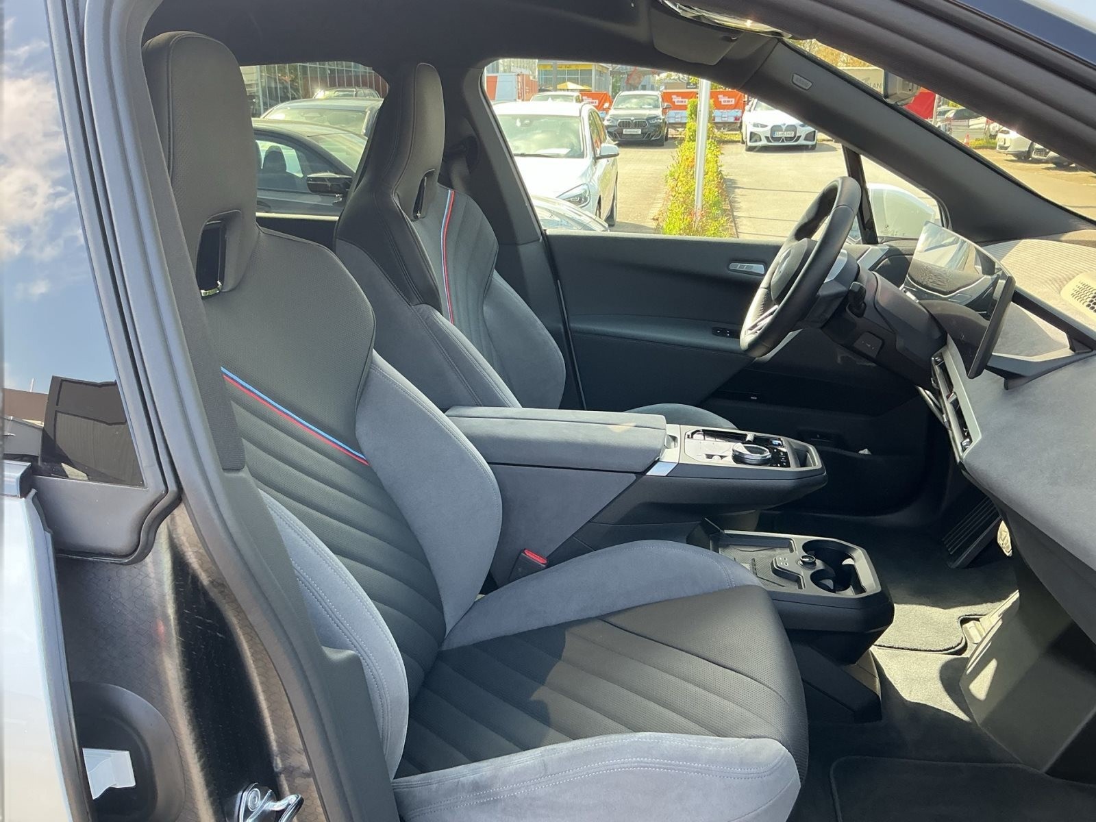 BMW iX M Sport Pro AHK Panorama IconicGlow Innovation