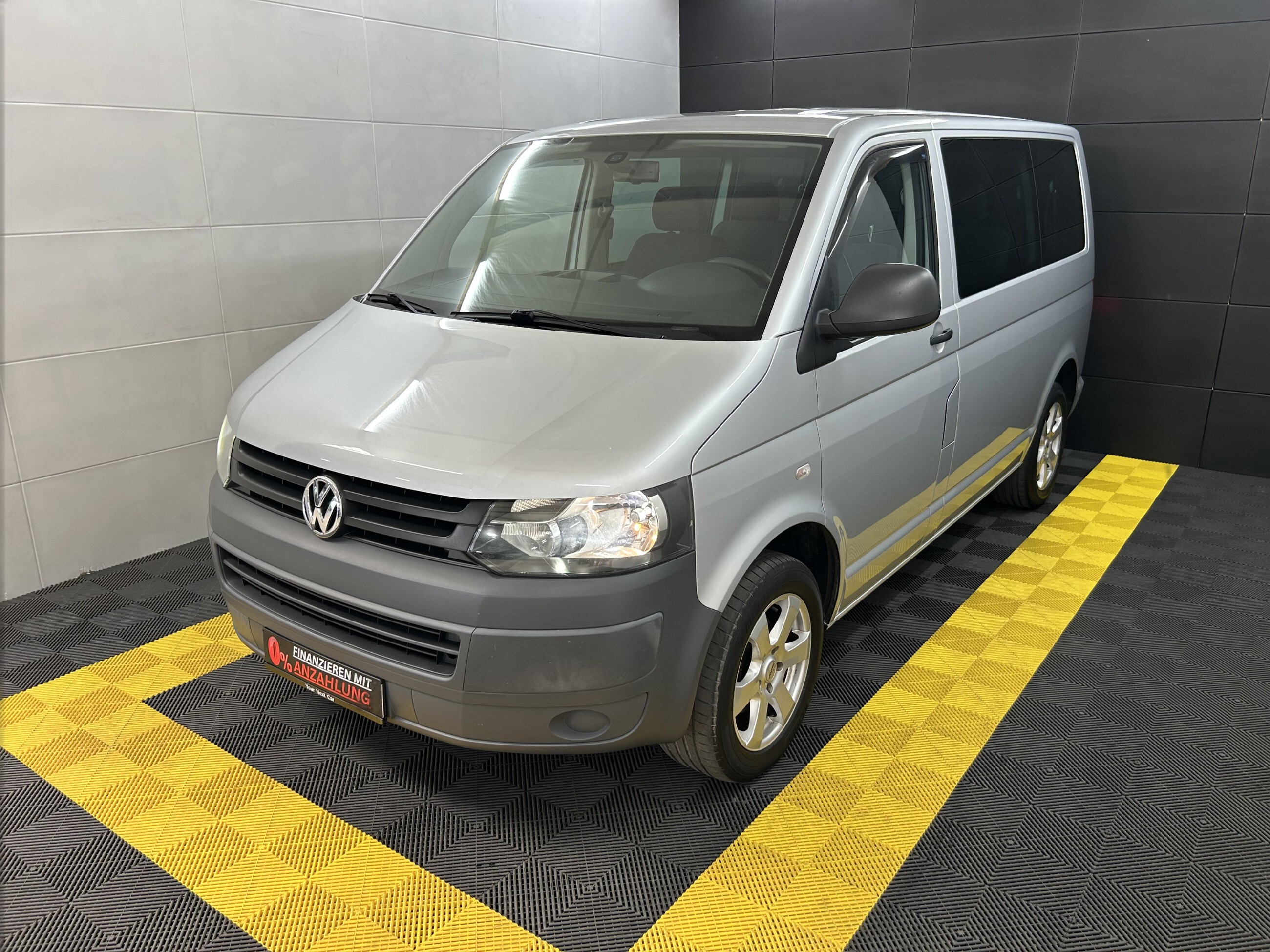 Volkswagen T5 Kombi 8 Sitzer+SHZ+PDC+A/C+Isofix+LM