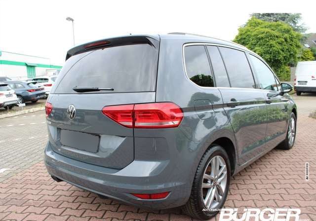 Volkswagen Touran Highline AHK ACC Kamera Massagesitze LED 7Sitzer