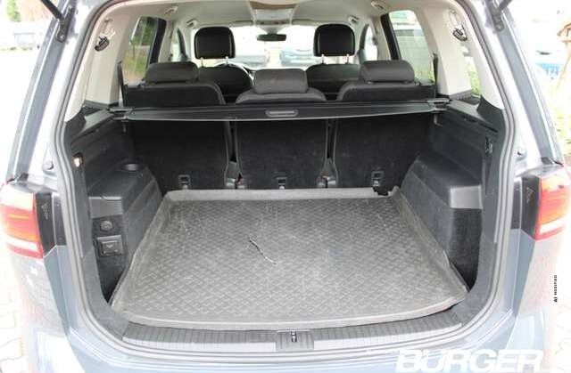 Volkswagen Touran Highline AHK ACC Kamera Massagesitze LED 7Sitzer