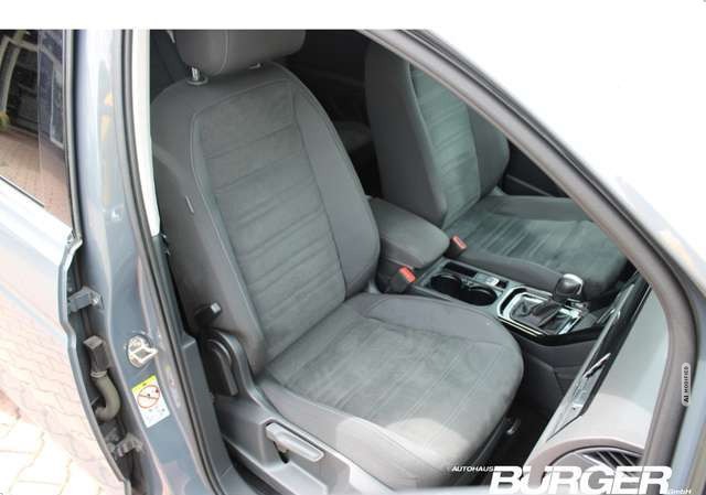Volkswagen Touran Highline AHK ACC Kamera Massagesitze LED 7Sitzer