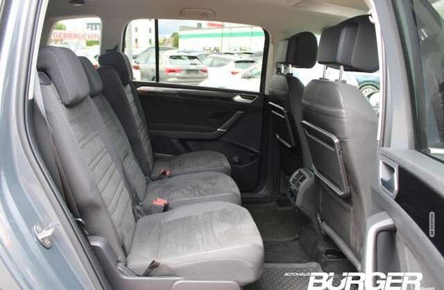 Volkswagen Touran Highline AHK ACC Kamera Massagesitze LED 7Sitzer