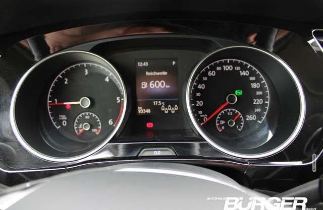 Volkswagen Touran Highline AHK ACC Kamera Massagesitze LED 7Sitzer