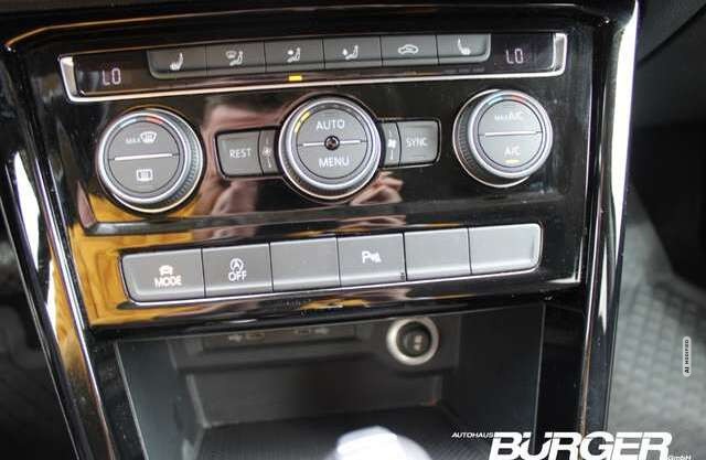 Volkswagen Touran Highline AHK ACC Kamera Massagesitze LED 7Sitzer