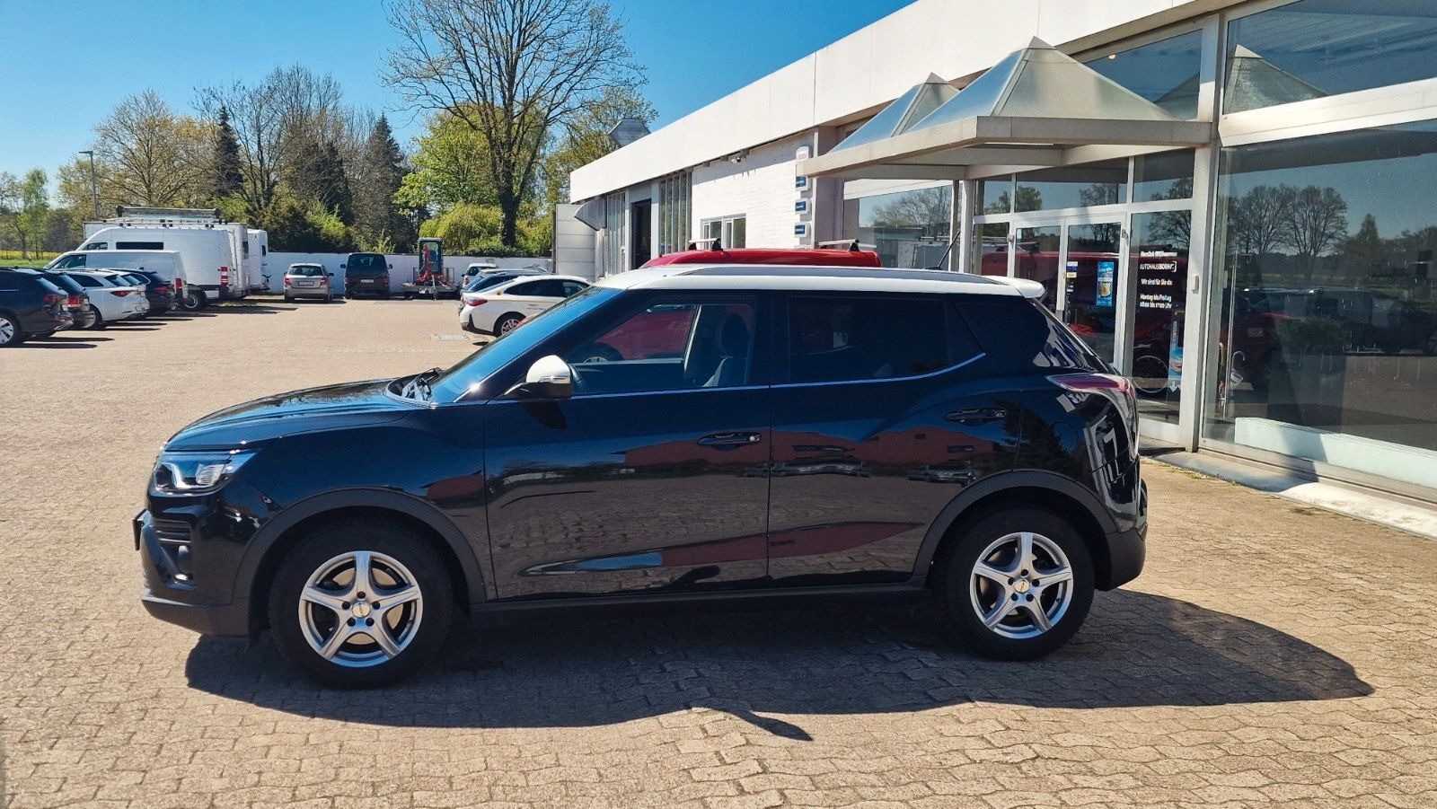 Ssangyong Tivoli 1,5 l Benziner  FIZZ AHK KAMERA S/W RÄDER