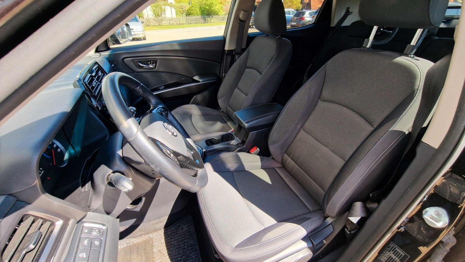 Ssangyong Tivoli 1,5 l Benziner  FIZZ AHK KAMERA S/W RÄDER