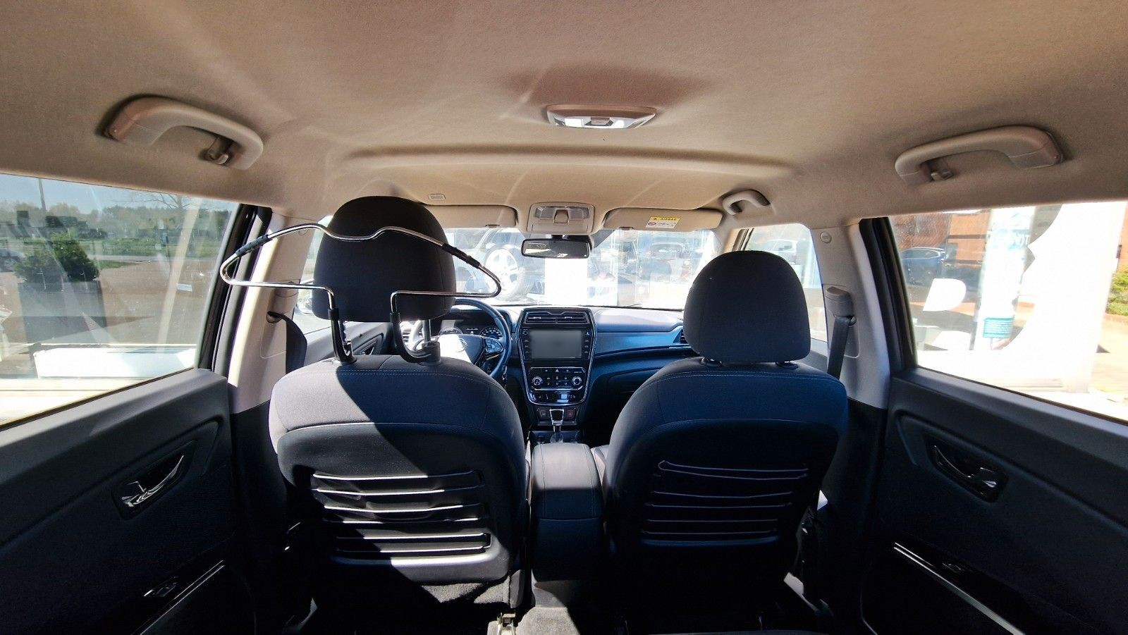 Ssangyong Tivoli 1,5 l Benziner  FIZZ AHK KAMERA S/W RÄDER
