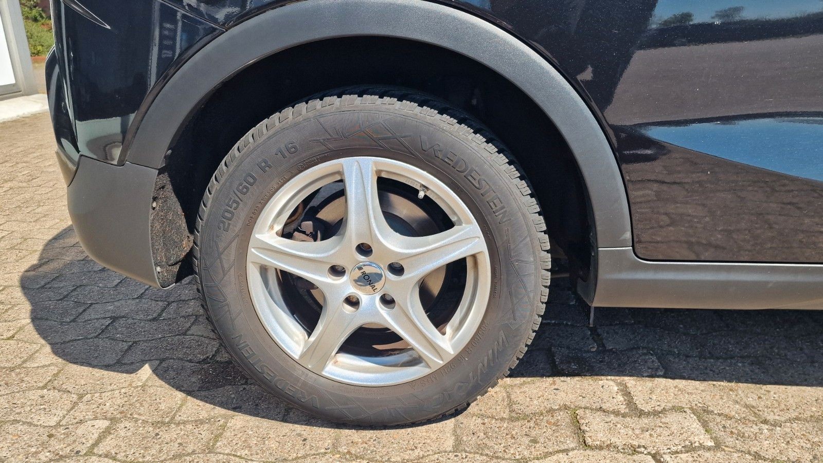 Ssangyong Tivoli 1,5 l Benziner  FIZZ AHK KAMERA S/W RÄDER