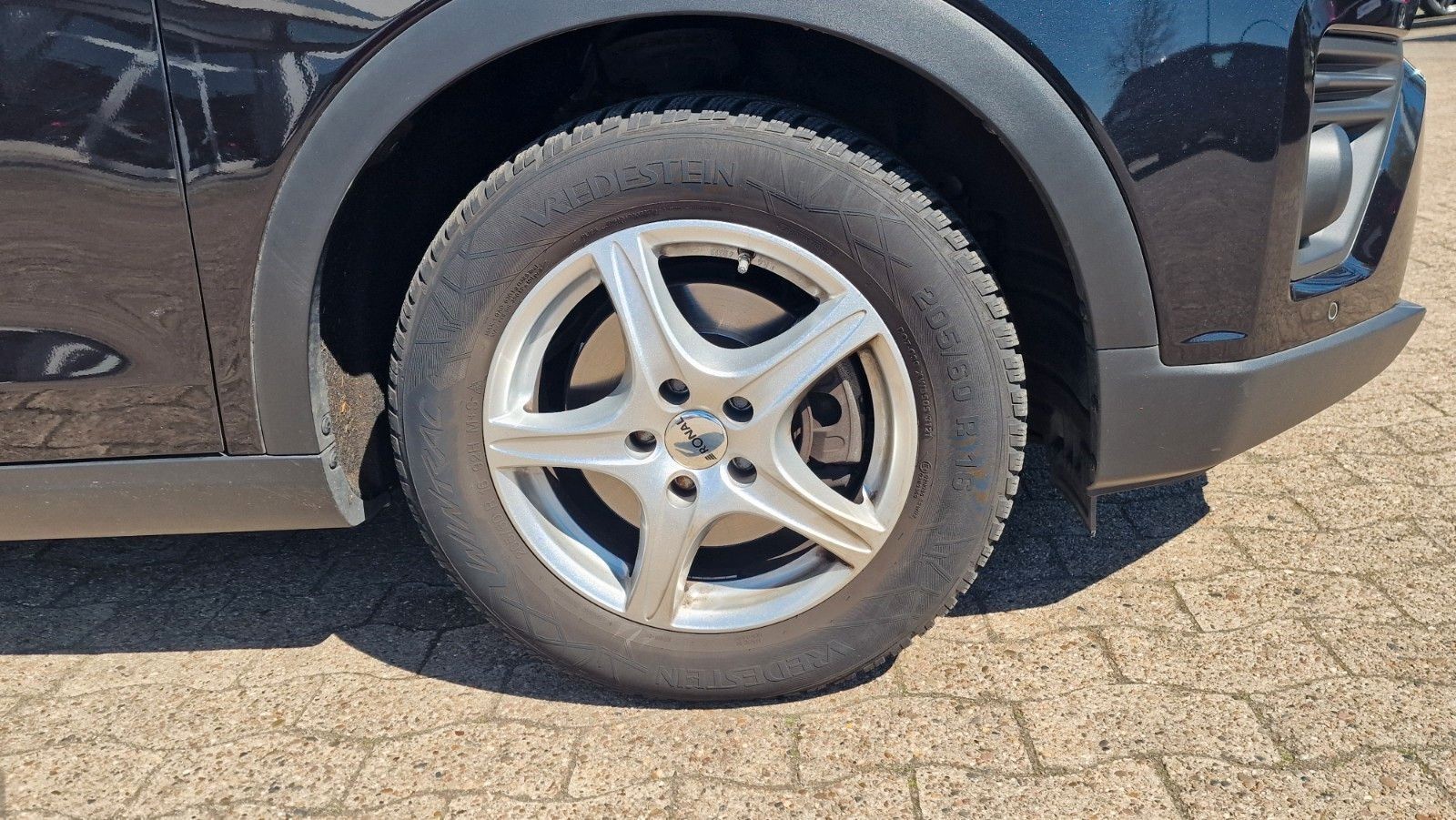 Ssangyong Tivoli 1,5 l Benziner  FIZZ AHK KAMERA S/W RÄDER