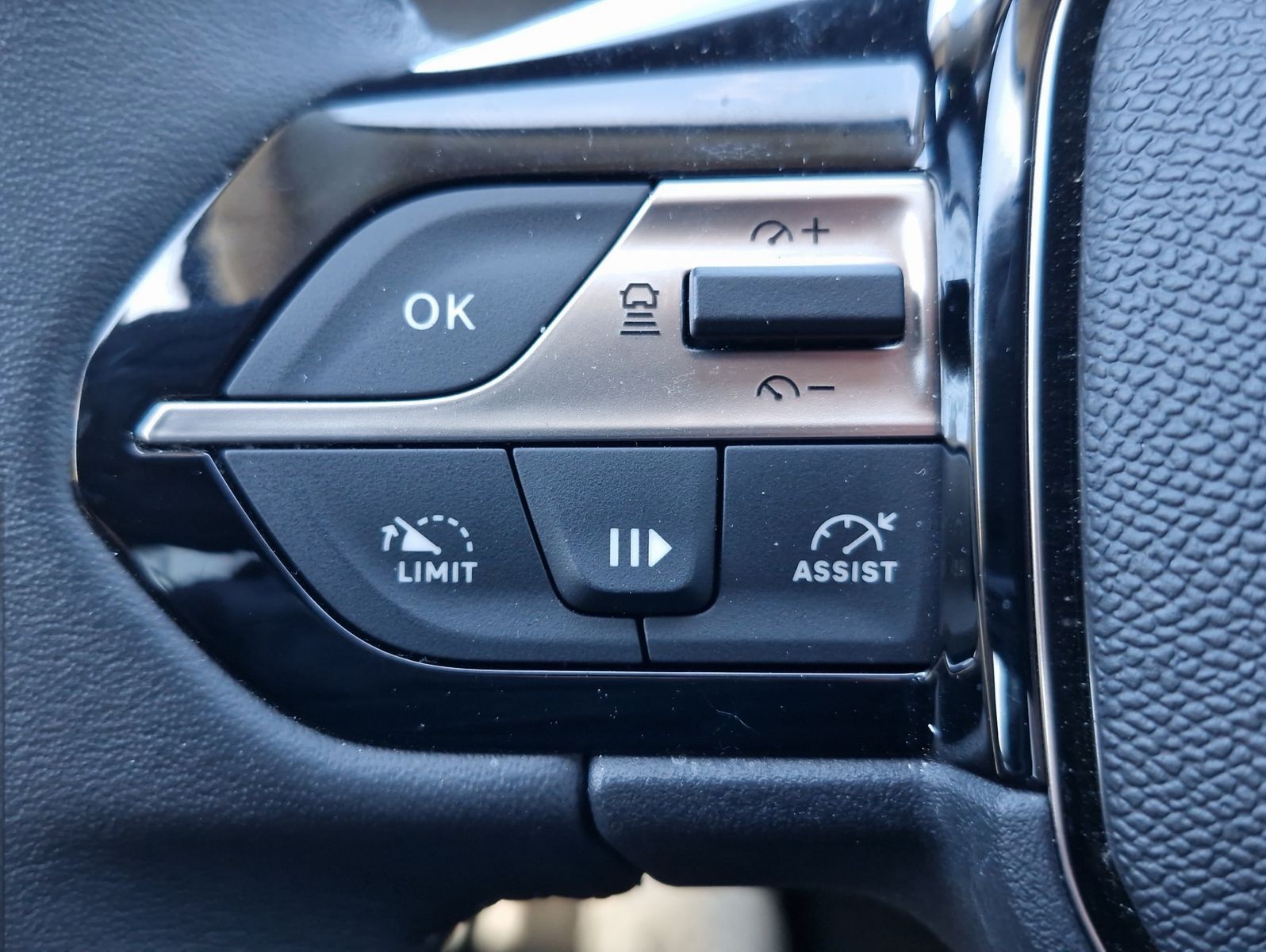 Peugeot 308 SW BlueHDi 130 Allure AT LED Navi Kamera PDC