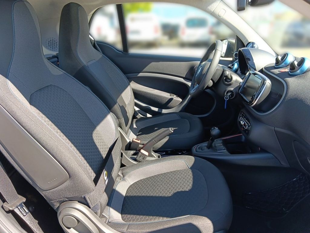 Smart ForTwo EQ passion *PANORAMADACH+SITZHEIZUNG+JBL-SOUND*