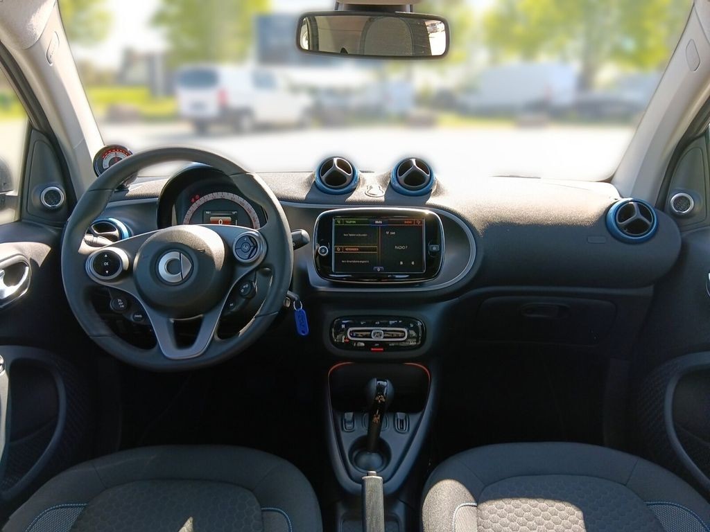 Smart ForTwo EQ passion *PANORAMADACH+SITZHEIZUNG+JBL-SOUND*