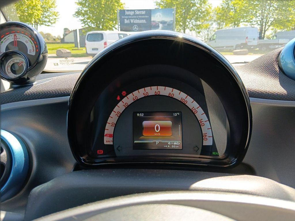 Smart ForTwo EQ passion *PANORAMADACH+SITZHEIZUNG+JBL-SOUND*
