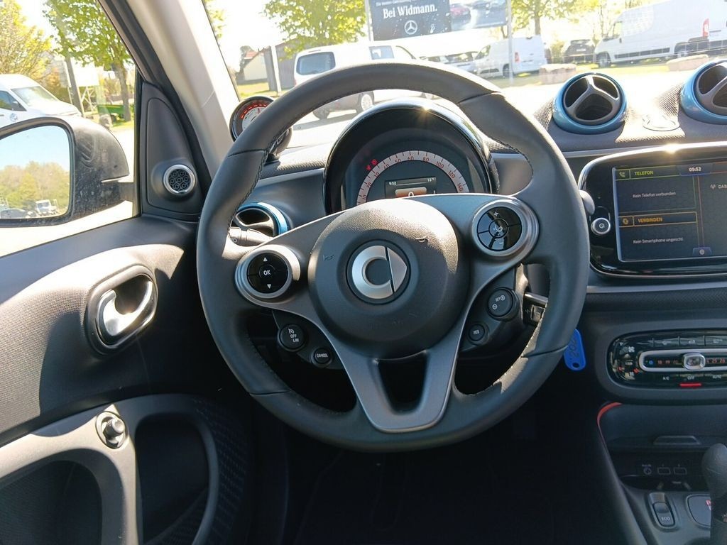 Smart ForTwo EQ passion *PANORAMADACH+SITZHEIZUNG+JBL-SOUND*