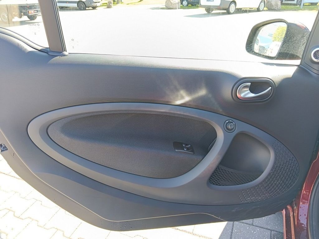 Smart ForTwo EQ passion *PANORAMADACH+SITZHEIZUNG+JBL-SOUND*
