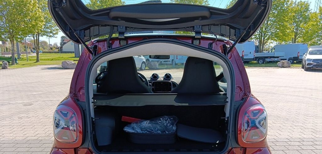 Smart ForTwo EQ passion *PANORAMADACH+SITZHEIZUNG+JBL-SOUND*