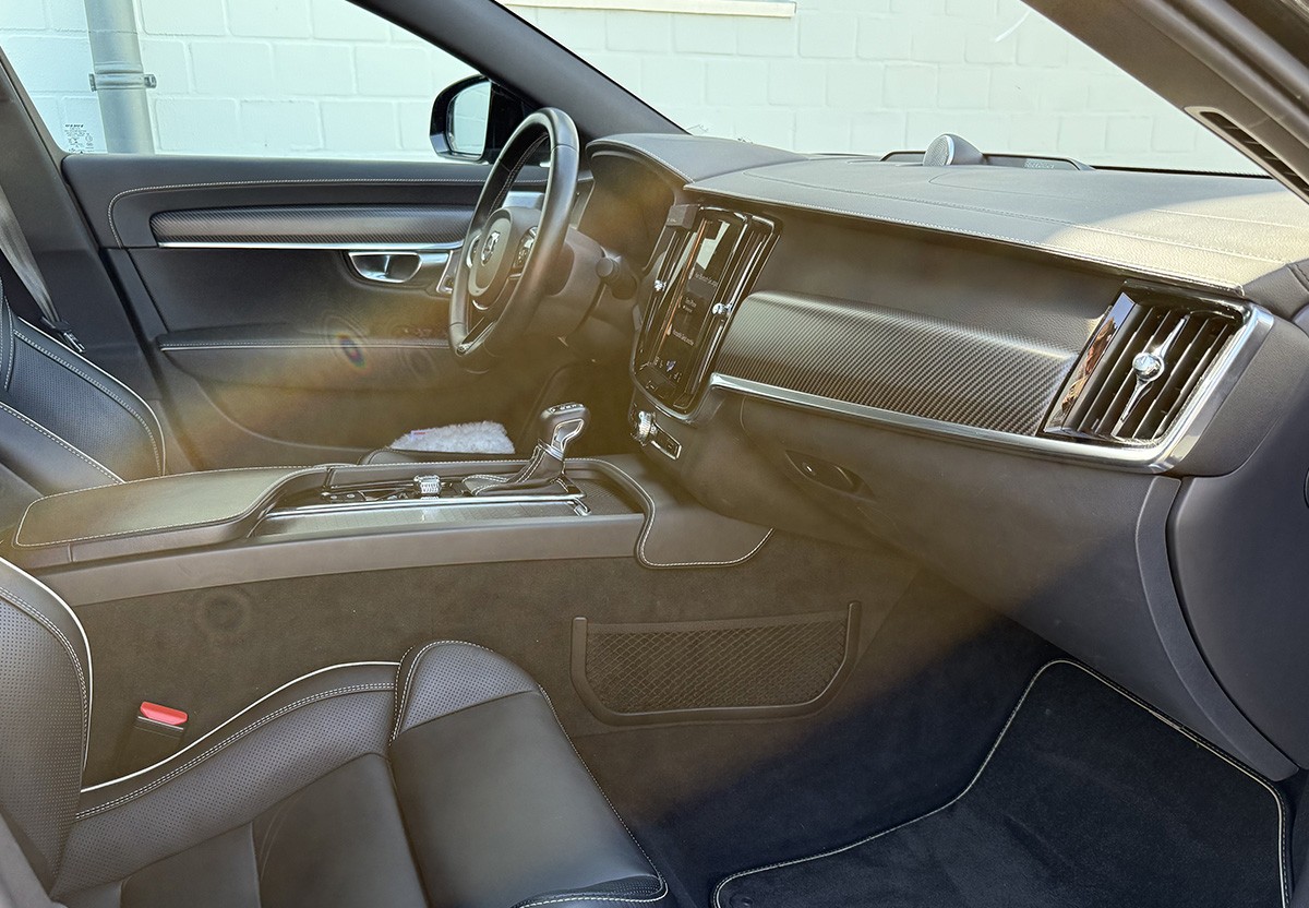 Volvo S90 T6 AWD R Design.360-RFK Bower & Wilkings