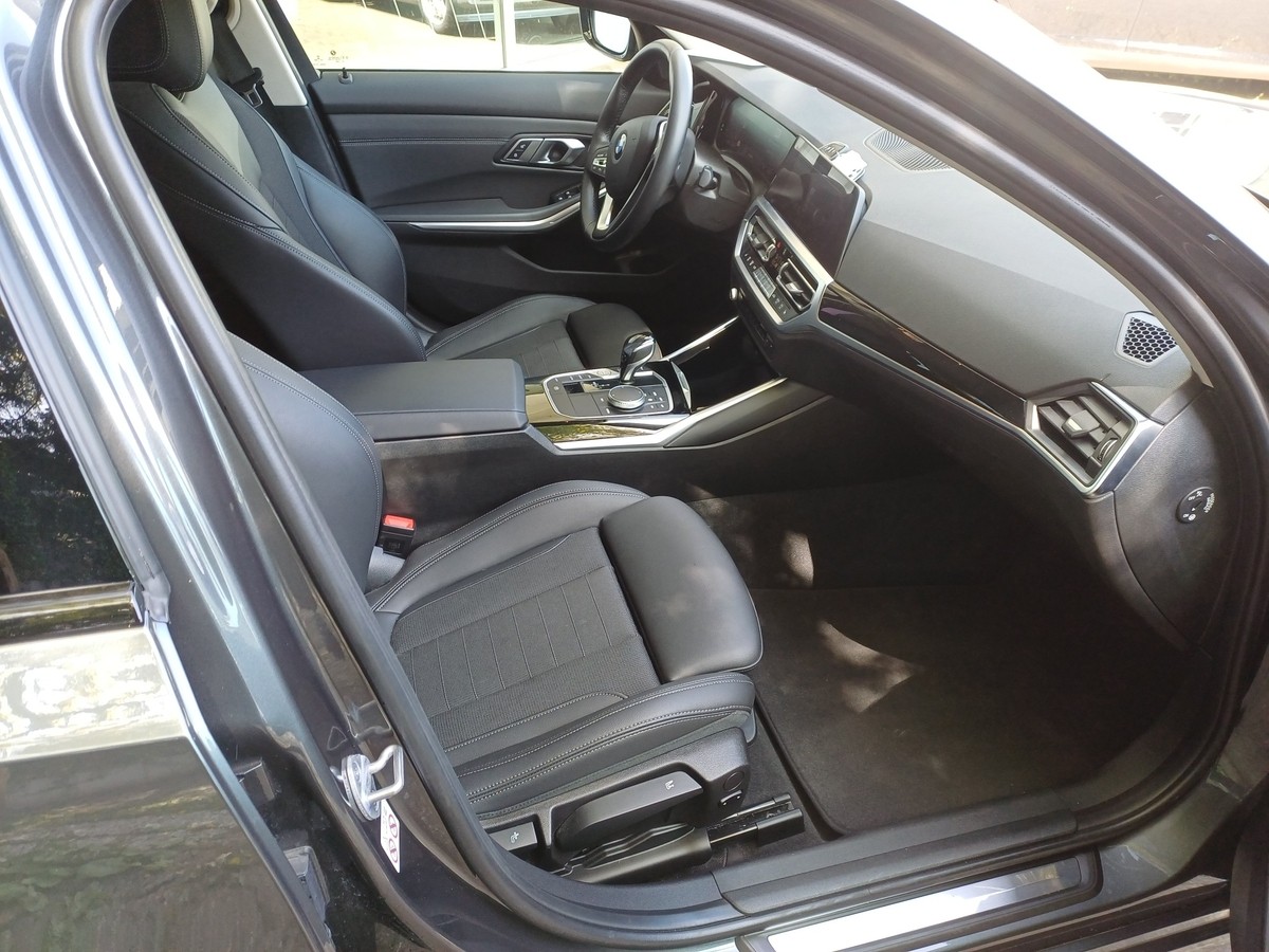 BMW 320 i Sport Line*AUT*LED*NAVI*HIFI*SHZ*PDC*TEMPO*ACTIVE GUAR