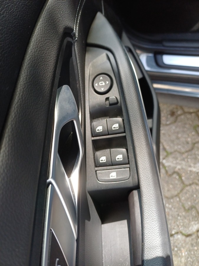 BMW 320 i Sport Line*AUT*LED*NAVI*HIFI*SHZ*PDC*TEMPO*ACTIVE GUAR