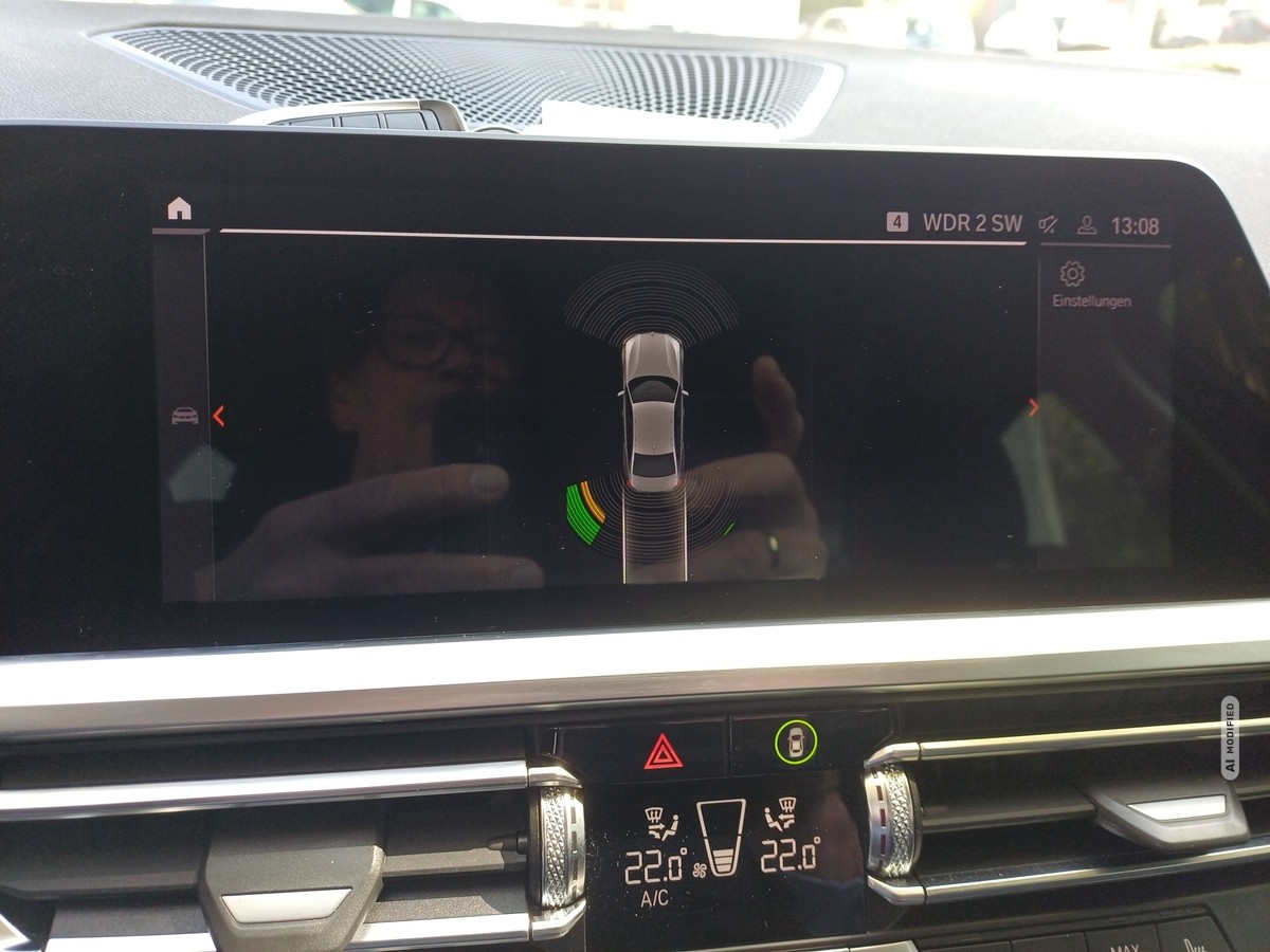 BMW 320 i Sport Line*AUT*LED*NAVI*HIFI*SHZ*PDC*TEMPO*ACTIVE GUAR