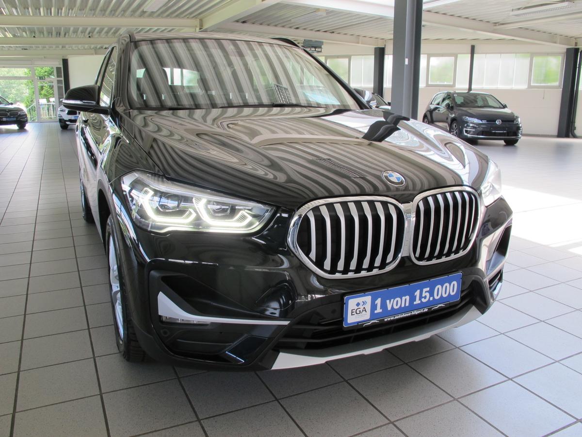 BMW X1 sDrive18i xLine *Leder schwarz * Pano*AHK*Sportsitze*