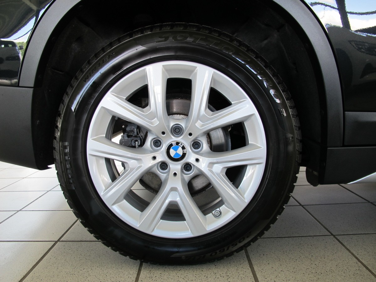 BMW X1 sDrive18i xLine *Leder schwarz * Pano*AHK*Sportsitze*