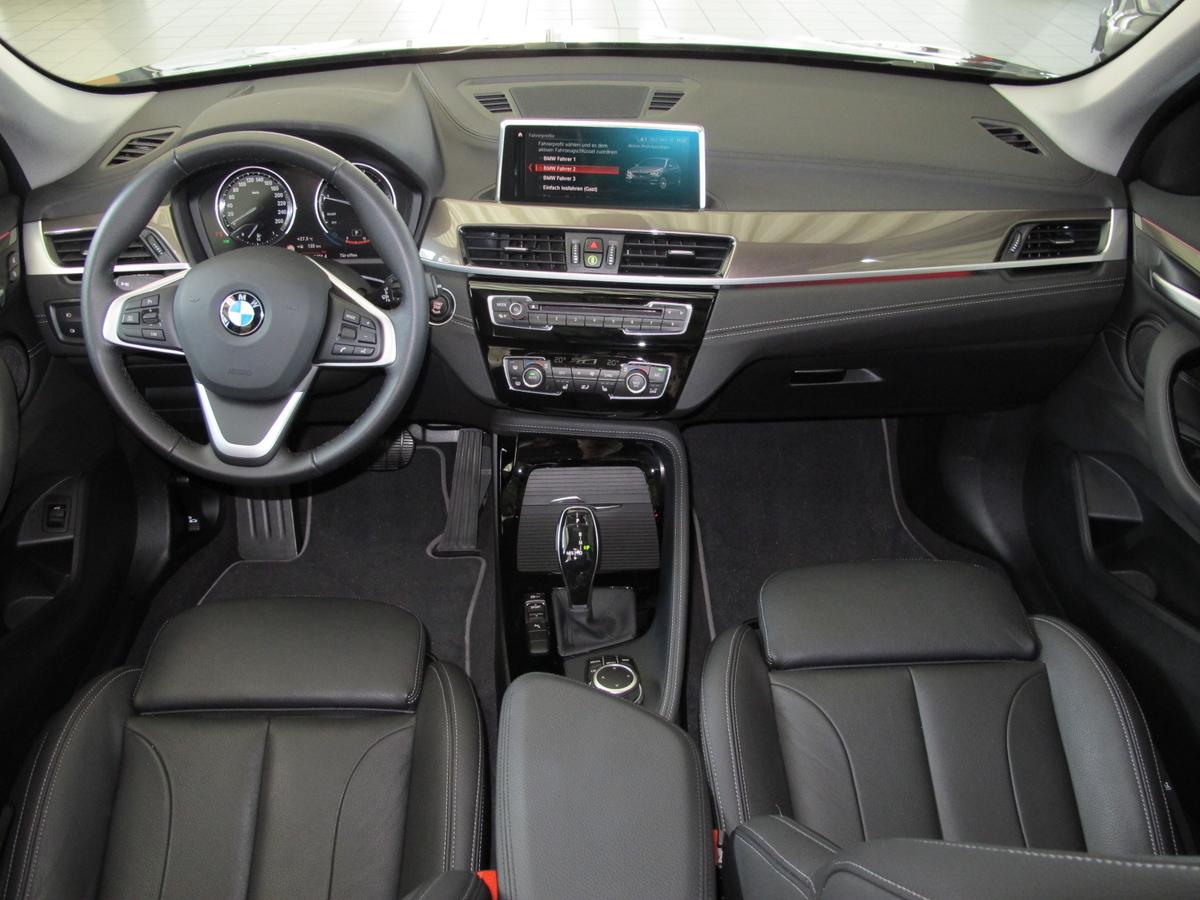 BMW X1 sDrive18i xLine *Leder schwarz * Pano*AHK*Sportsitze*