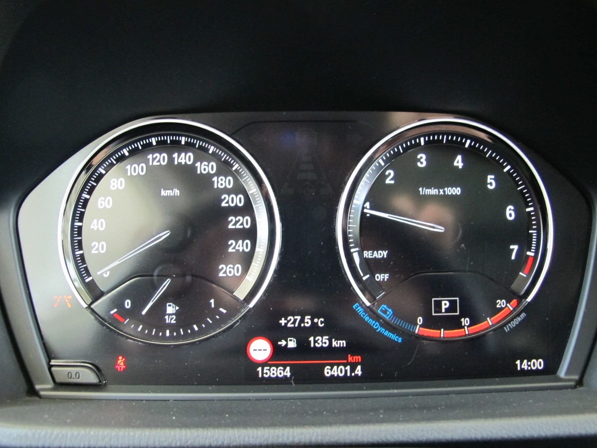BMW X1 sDrive18i xLine *Leder schwarz * Pano*AHK*Sportsitze*