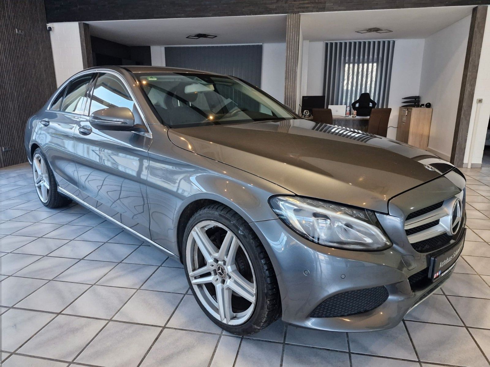 Mercedes-Benz C 300 Avantgarde*LED*SHZ*Navi*AHK*