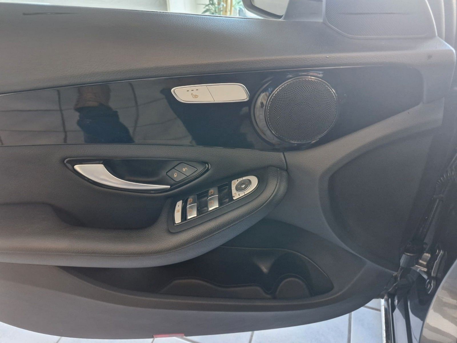 Mercedes-Benz C 300 Avantgarde*LED*SHZ*Navi*AHK*