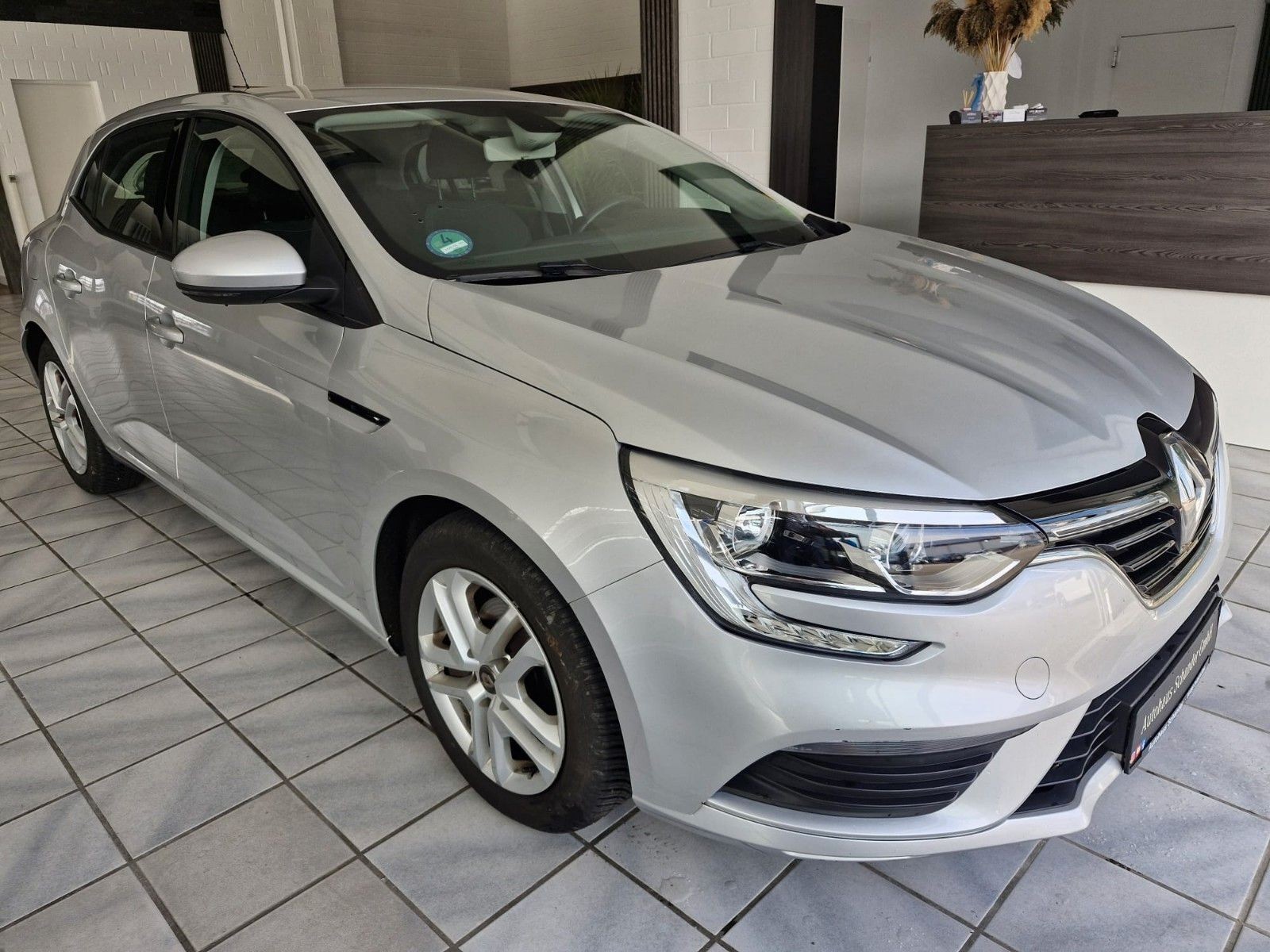 Renault Megane IV Lim. 5-trg. Play*Navi*SHZ*PDC*Temp*