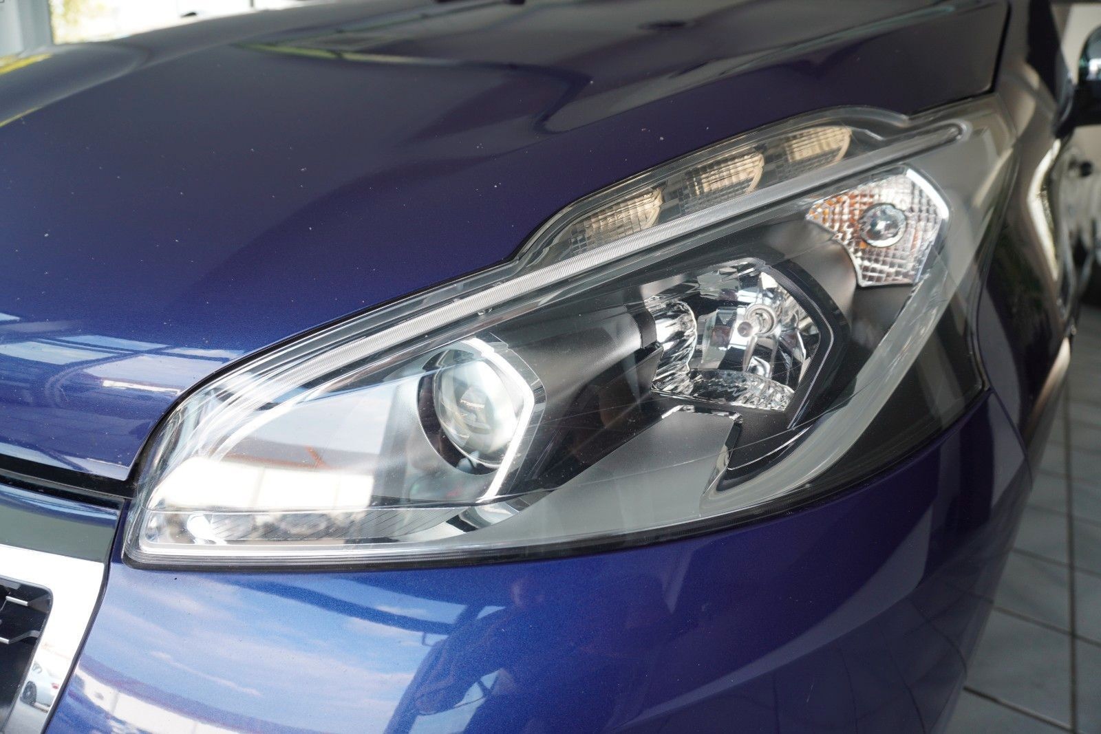 Peugeot 208 Allure*Navi*Sitzheizung*Temp*PDC*CarPlay*