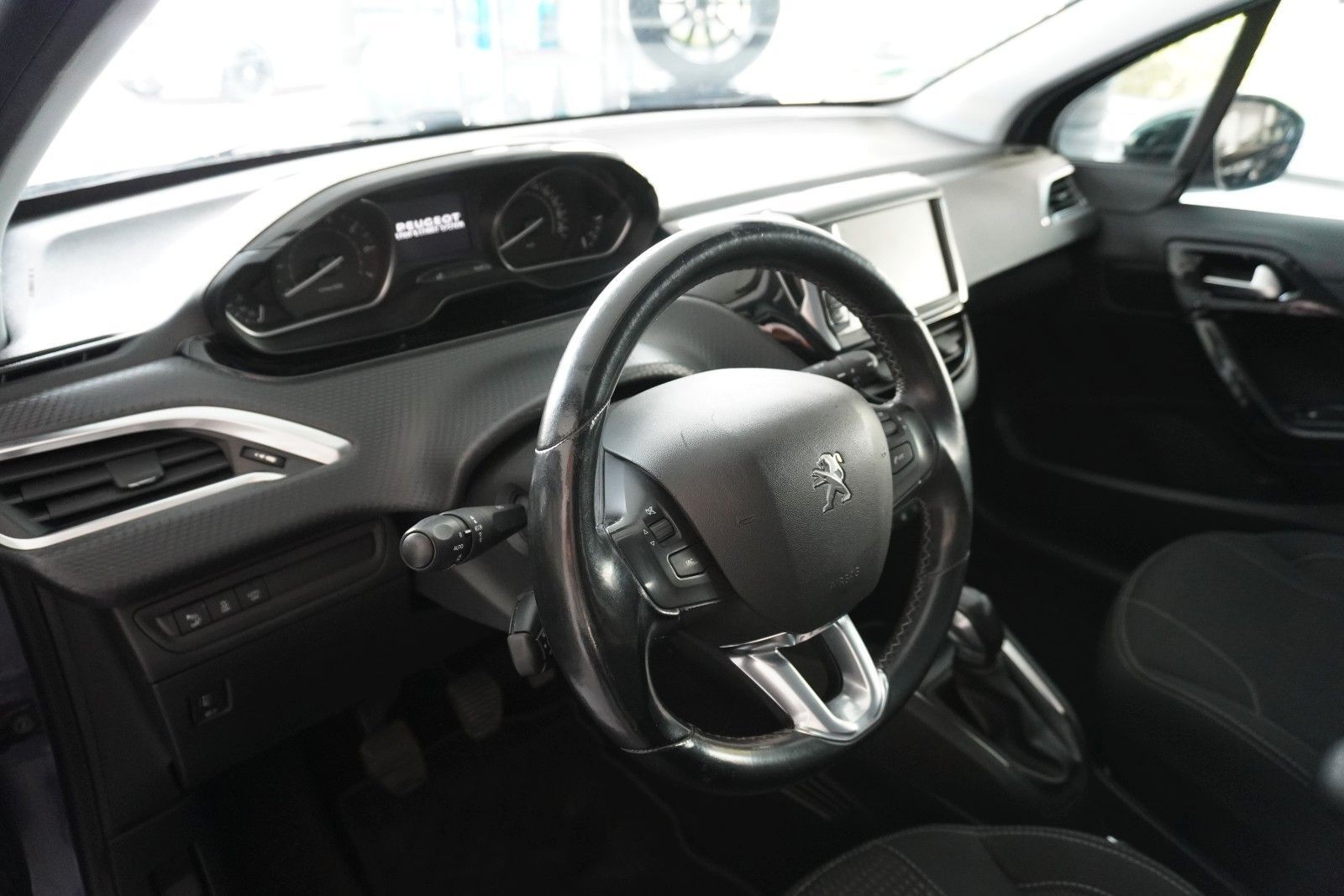 Peugeot 208 Allure*Navi*Sitzheizung*Temp*PDC*CarPlay*