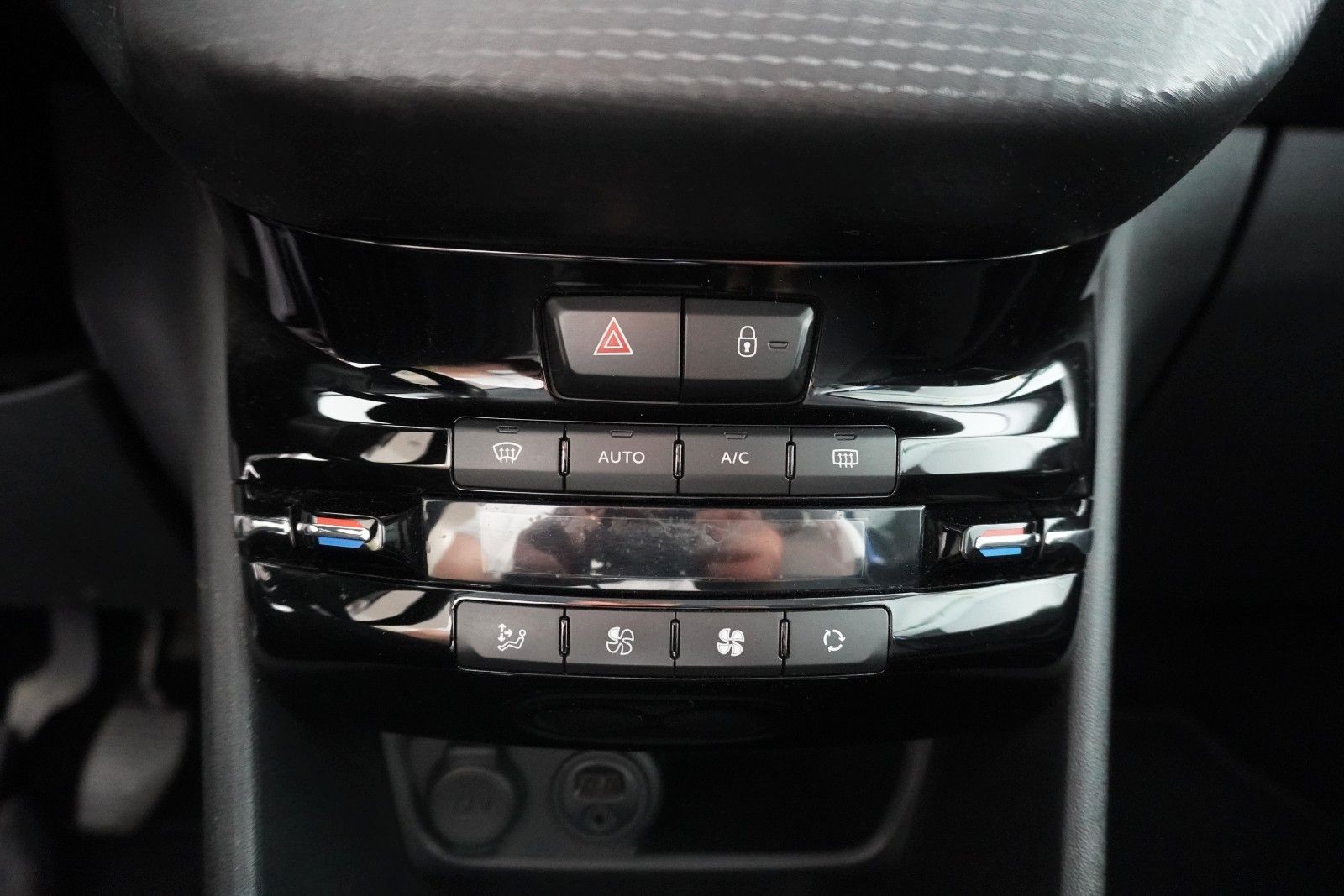 Peugeot 208 Allure*Navi*Sitzheizung*Temp*PDC*CarPlay*