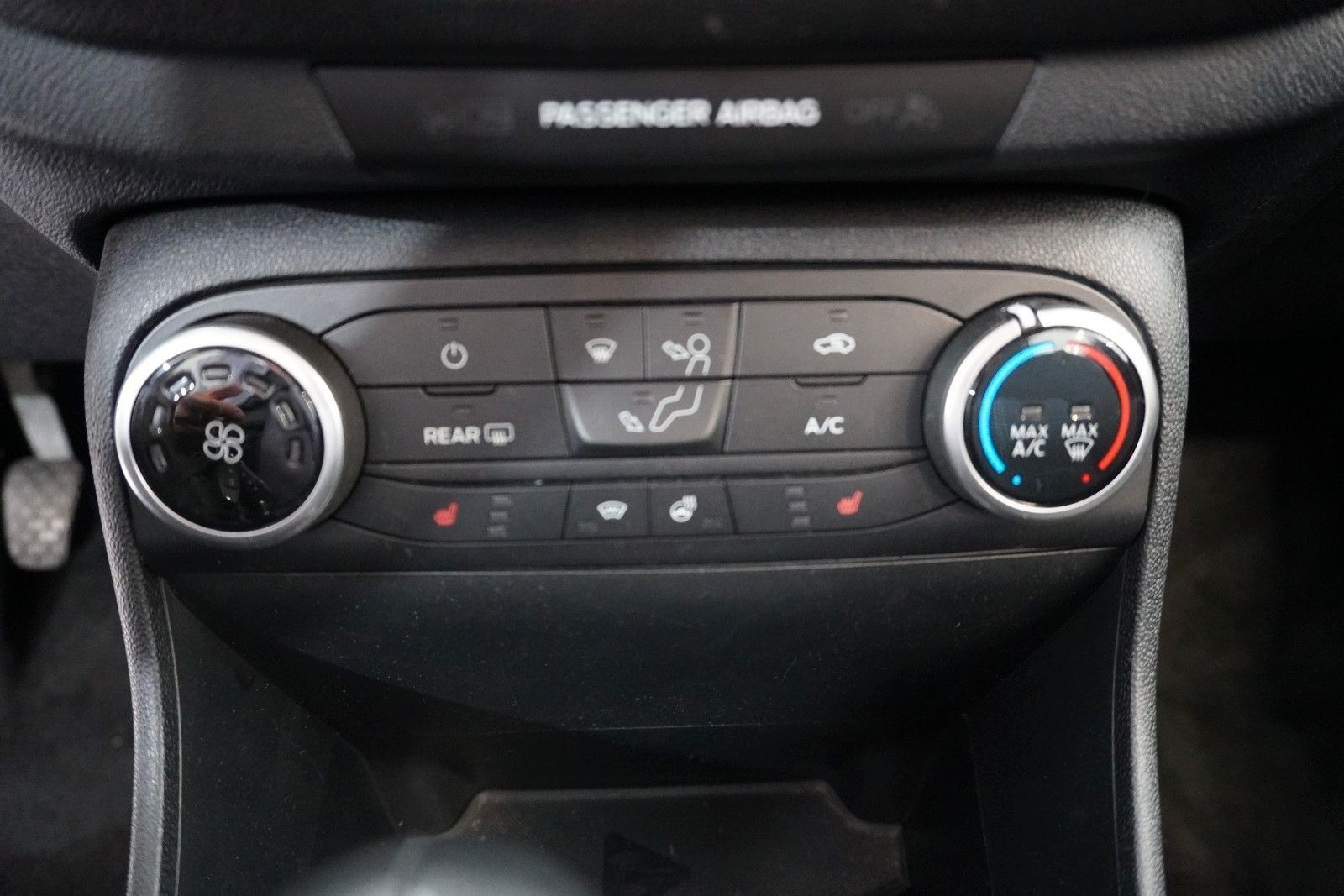Ford Fiesta 1.1i *LED*SHZ*Temp*CarPlay*
