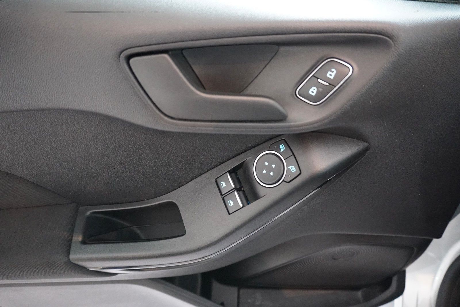 Ford Fiesta 1.1i *LED*SHZ*Temp*CarPlay*